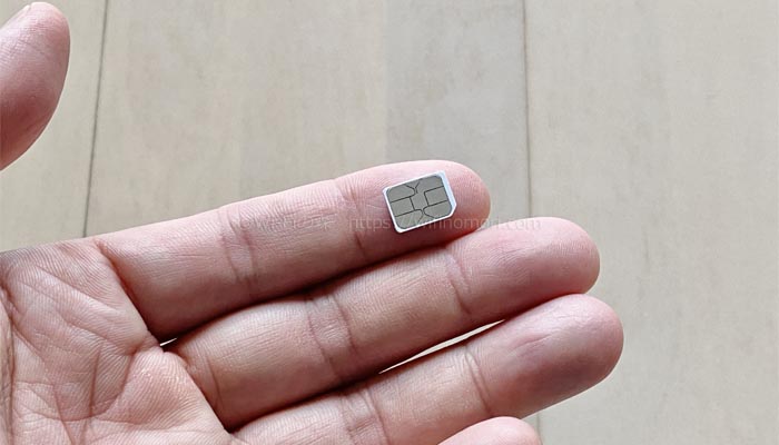 LINEMOのSIMカード（nanoサイズ）